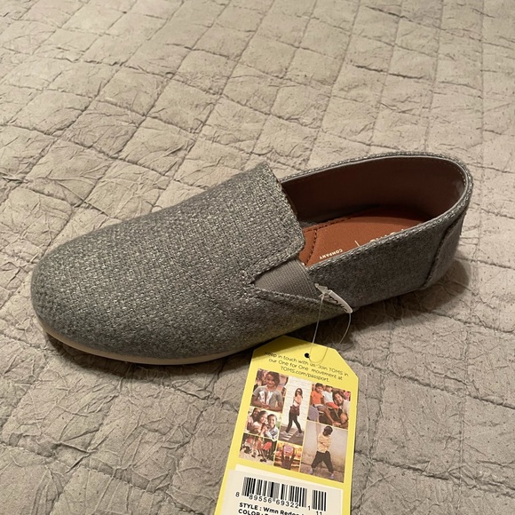 New Women’s Toms - Picture 2 of 2